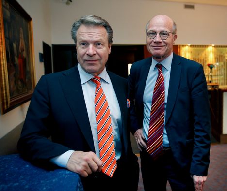 Kokoomuskonkarit Ilkka Kanerva ja Kimmo Sasi ETYKin 40-vuotiskokoontumisessa Kalastajatorpalla kesäkuussa 2015.