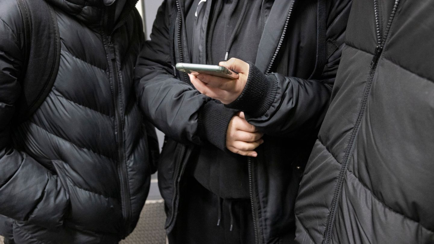 EU Commission: Facebook, Instagram Addictive Design Violates Law