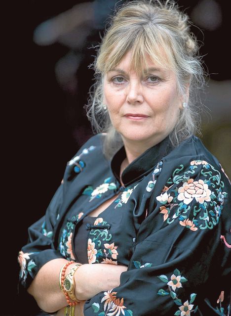 Kate Atkinson kirjoitti sodanajan Englannista viihdyttävimmän ...