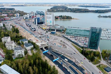 Kutsukyyti-palvelulla pääsee liikkumaan esimerkiksi Keilaniemessä.