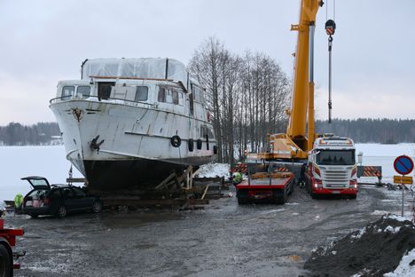 M/S Tampereella on pituutta 30 metriä. Laiva nostettiin Valkeakosken kaupungin omistamalla telakalla kuivalle maalle 19. joulukuuta.
