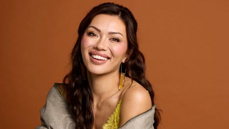 Eronsa jälkeen Shirly päätti nauttia kesästä ja vapaudesta. ”Jos halusin mennä jonnekin, menin. Jos halusin tavata uusia ihmisiä, tapasin. Jos tein jotakin, mikä päätyi lehtiin, mitä sitten?”