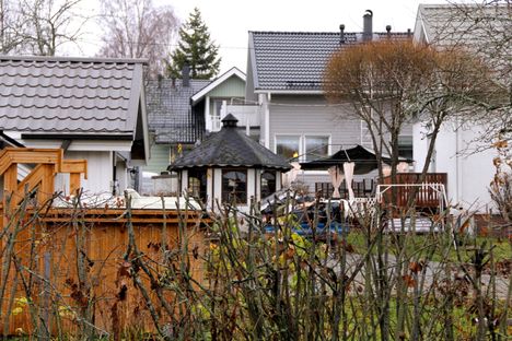 Omakotitalojen asukkailla asumismenot pienenevät tänä vuonna viime vuoteen verrattuna. Kuvituskuva Nokian Viholasta.