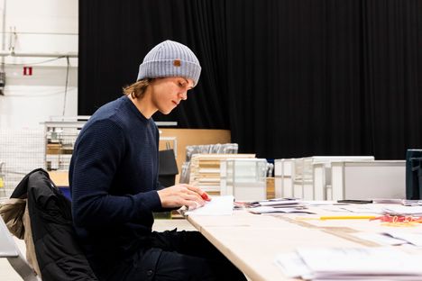 Tarkastuslaskentaa tehtiin maanantaina Pirkkahallissa. Arttu Nurminen on kolmatta kertaa laskennassa mukana.