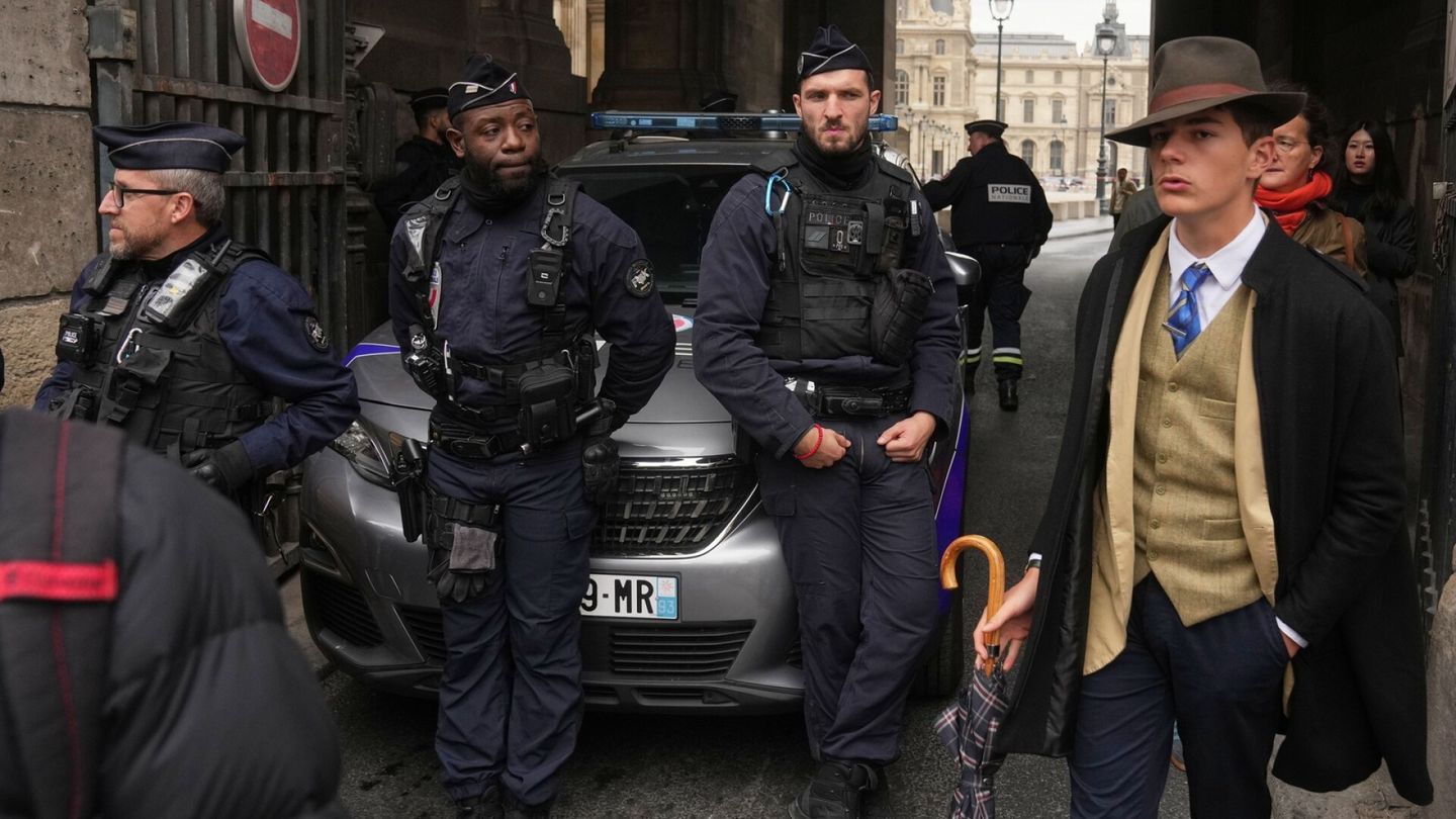 Louvre teen identified in heist