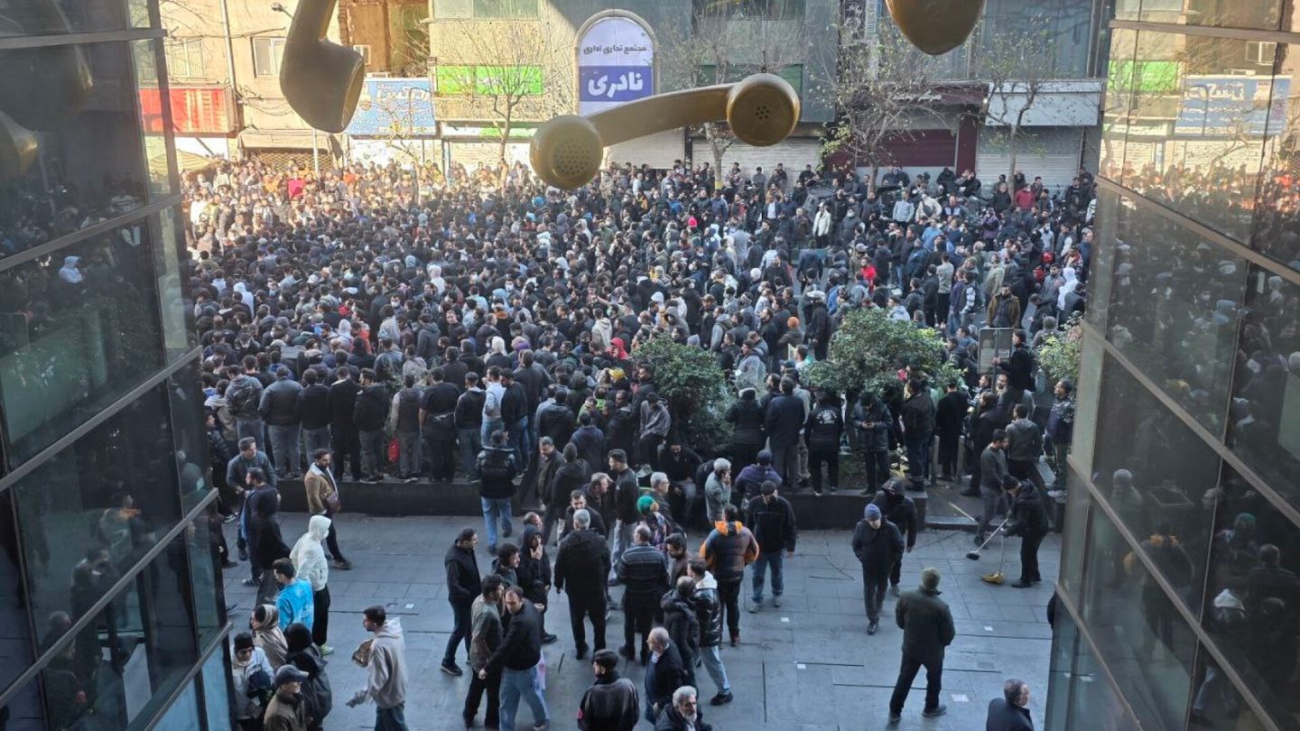 Iran | Iran's economic crisis deepens, people take to the streets again