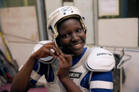 Joukkueeseen kuuluu myös muutama naisedustaja.