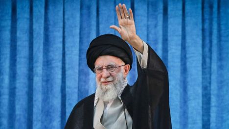 Iranin korkein johtaja Ali Khamenei kuvattuna Teheranissa 4. kesäkuuta.