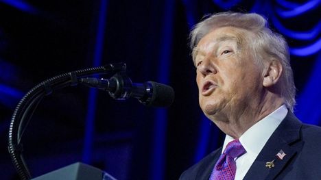 Trump julkaisi törkeän rasistisen videon ObamoistaUlkomaatPresidentti julkaisi sosiaalisessa mediassa videon, jolla esitetään Barack ja Michelle Obama apinoina.Ulkomaat13:54