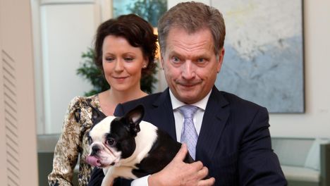 Sauli Niinist Paljastaa Ylell T st Syyst Lennu koira Katosi 