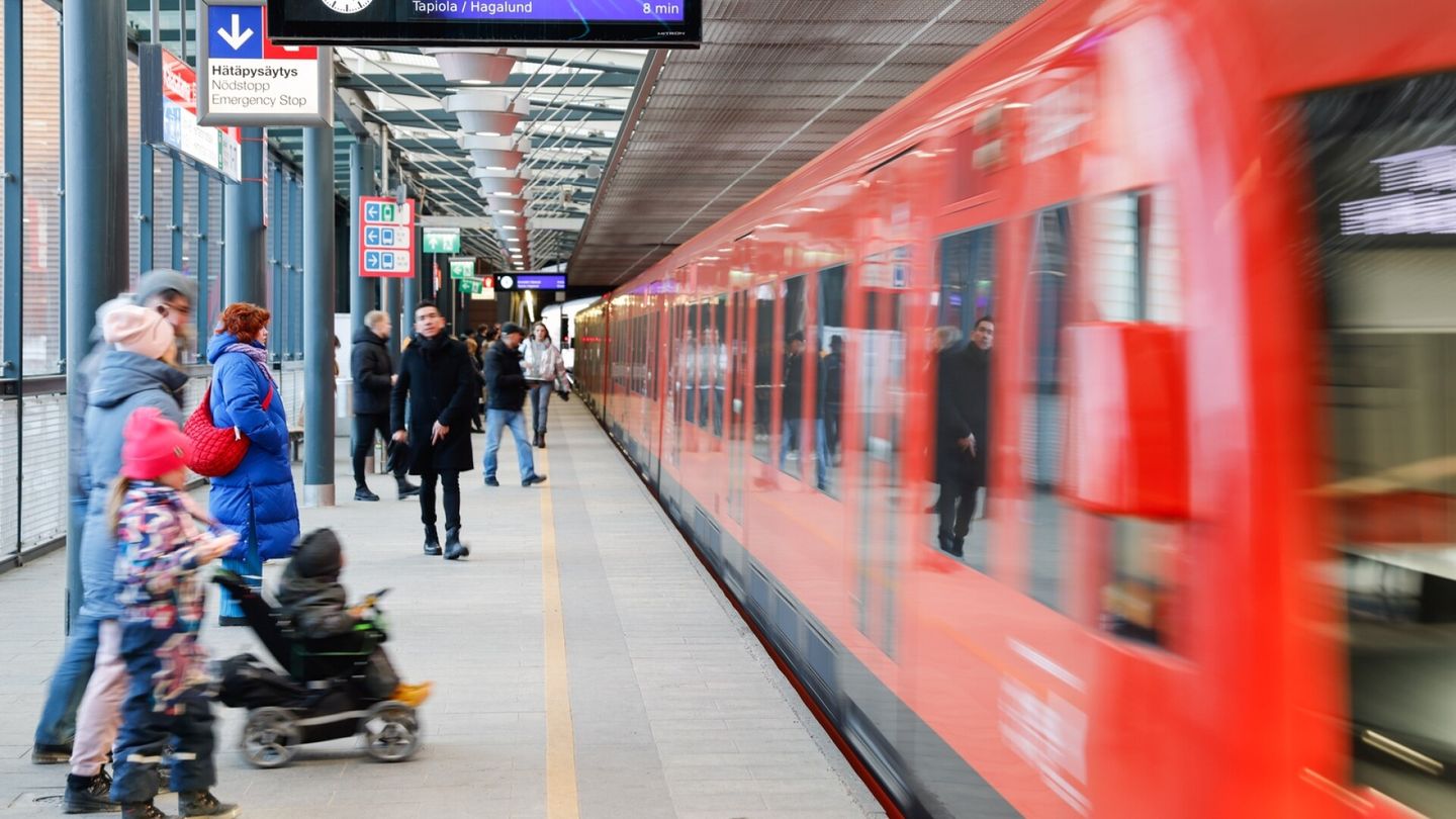  Metro­liikenne katkeaa sillan purkamisen takia: Näin matkustajat kommentoivat