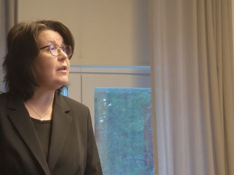Valtionosuuksien 75 miljoonan euron leikkaus iskee kuntiin. Nokian talousjohtaja Anne Kosonen uskoo sen tarkoittavan kunnille talouden kiristämistä. Arkistokuva.