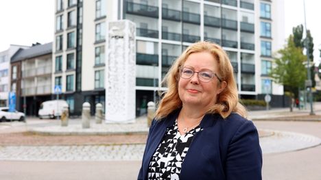 ”Meillä on kova lainakysyntä”, kertoo Nokian ja Sastamalan paikallisjohtaja Riitta Iiponen Aito Säästöpankista. Pankilla on yksi konttori Nokialla.