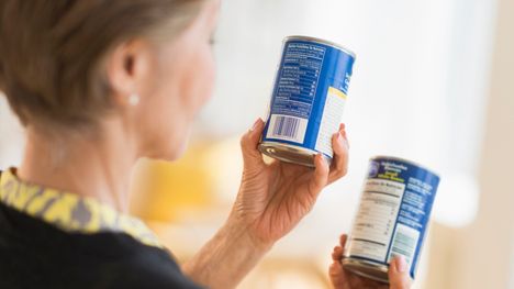 Tuntuvatko pakkausmerkinnät yhtäkkiä mahdottomilta lukea? Kyse voi olla ikänäöstä. 