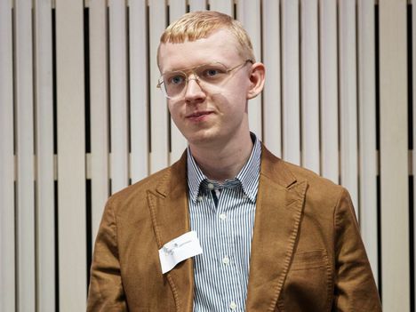 Jere Tuononen kuvattiin toukokuussa 2024 eurovaalipaneelissa Metsossa Tampereella.
