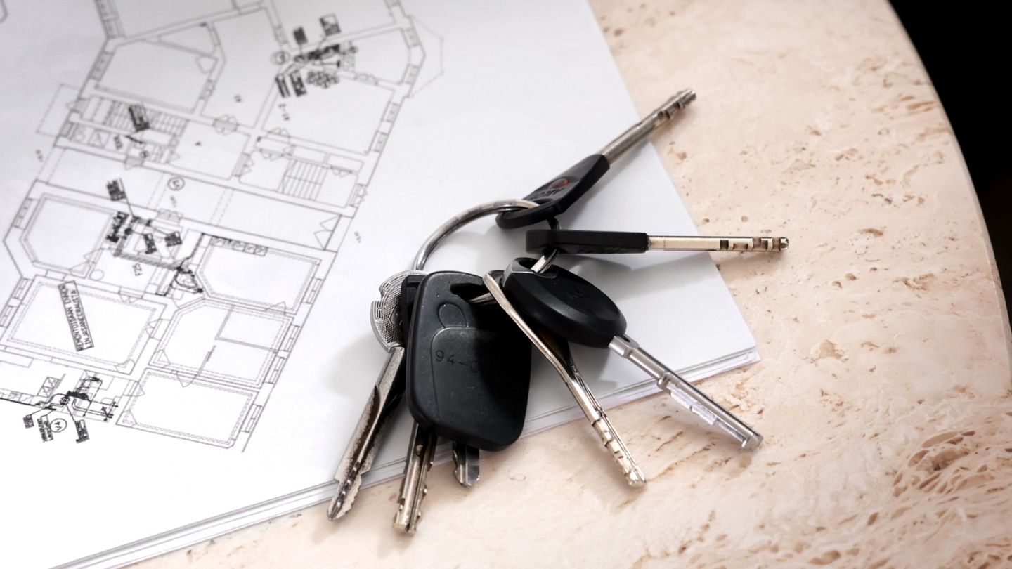 Home Sales Stretch to Record Lengths as Prices Fall