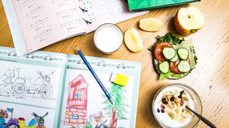 Kun jääkaapista löytyvät aina tietyt ruoka-aineet, koululaisen on helppo tehdä itsekin välipalaa – joskus vähän perinteisemmällä kaavalla, välillä vaikkapa tämän jutun astetta hauskemmilla ohjeilla.