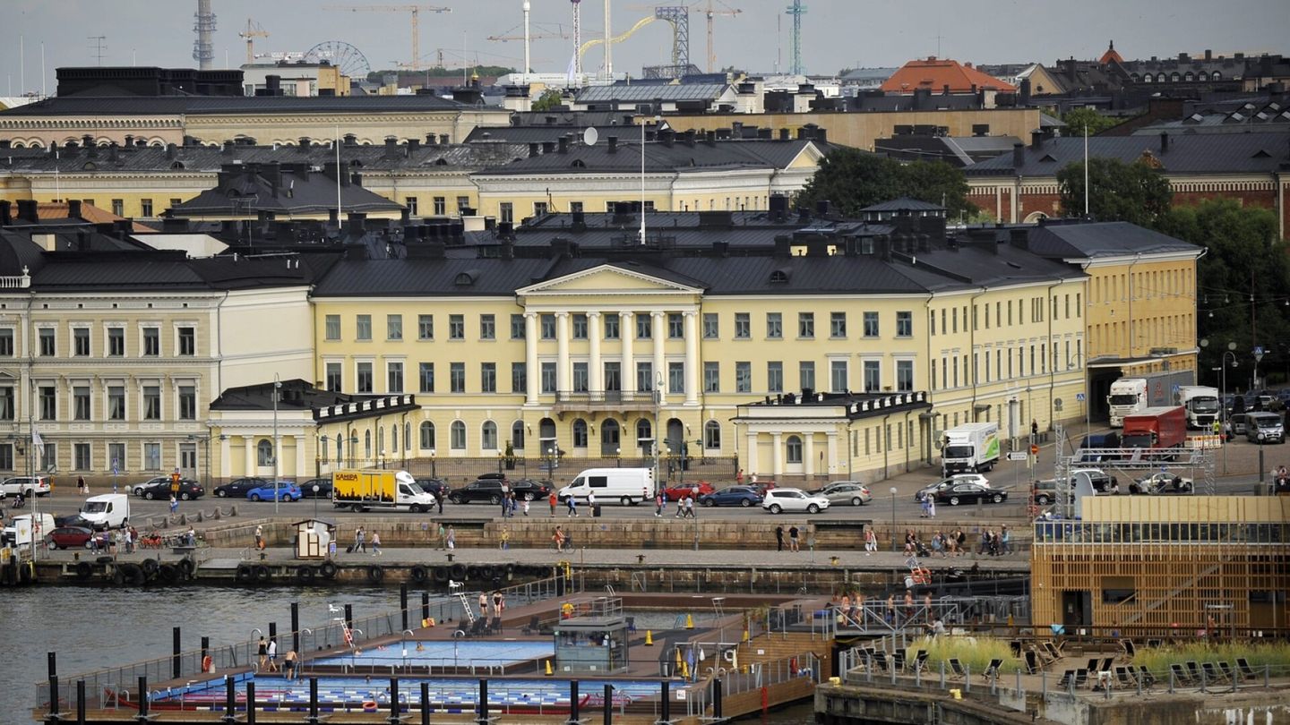 Turvallisuus | Drooni lensi Presidentinlinnan yllä, lennättäjät kertoivat olevansa turisteja