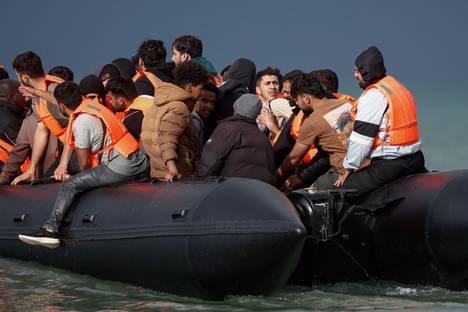 A group of people tried to cross the English Channel in a rubber boat at the beginning of September. This year alone, almost 50 people have died on the route.