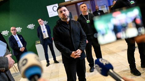 Ukrainan presidentti Volodymyr Zelenskyi Davosin talousfoorumissa torstaina.