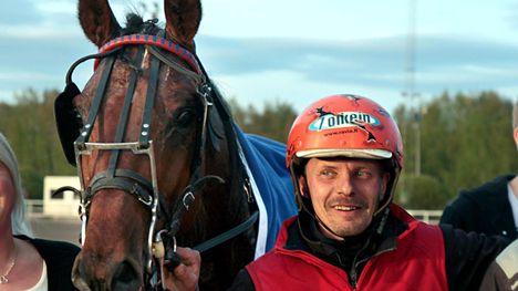 Synk n Ennusteen Sy v st n Saanut Ari Anttila 45 Nauttii synk-n-ennusteen-sy-v-st-n-saanut-ari-anttila-45-nauttii