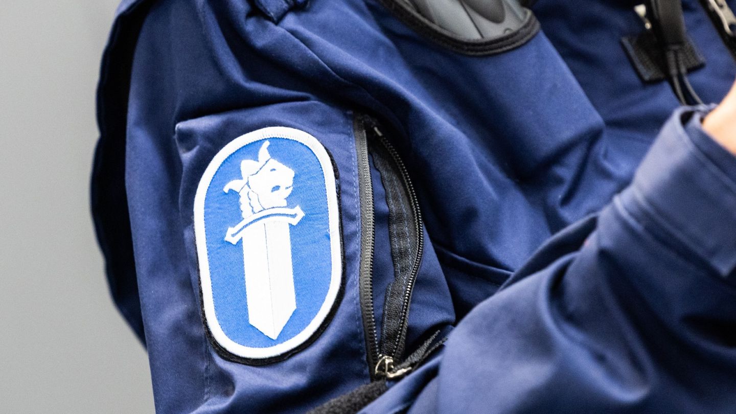 Poliisia paennut kuljettaja ajoi yli 200 km/h Siikalatvalla