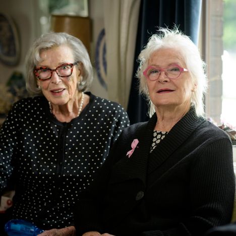 Ritva Lund (vas.) ja Marjaana Ryselin ovat Lokomon perustajan Werner Ryselinin pojantyttäriä. Marjaana on sukunsa ainoa Ryselin-niminen. Monet sukulaiset ovat suomentaneet sukunimen Rysäksi.