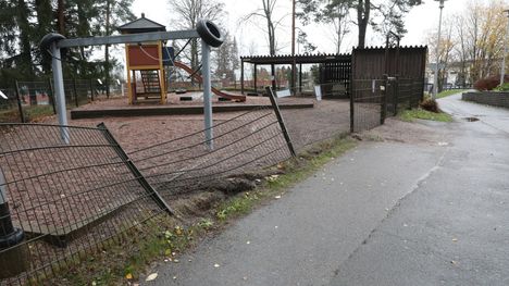 Pelastuslaitoksen mukaan onnettomuuspaikalla oli usea ensihoitoyksikkö ja paloauto. Tehtävälle lähetettiin myös useita poliisipartioita.