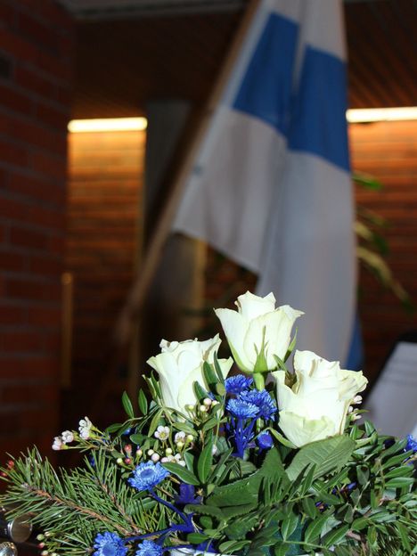Pirjo Koivukorpi kirjoittaa itsenäisyyspäivän kirvoittamana vääjäämättömästä ehtoopuolen seuralaisesta, yksinäisyydestä, jota potee aivan liian moni ikäihminen.