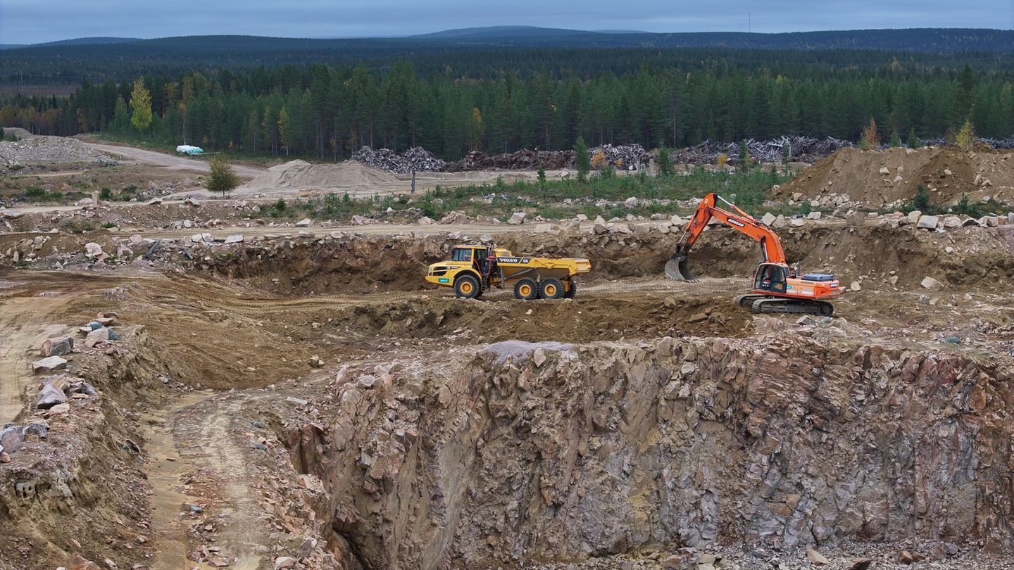 Mining companies blame new tax for layoffs, but reality is more complex