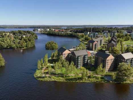 Havainnekuva näyttää, miten kerrostalot sijoittuvat Nokian Kartanonrantaan.