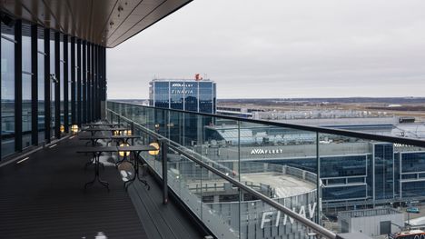 Clarion Hotel Helsinki Airportista on suora sisäyhteys Helsinki-Vantaan lentoaseman terminaaliin sekä juna-asemalle.