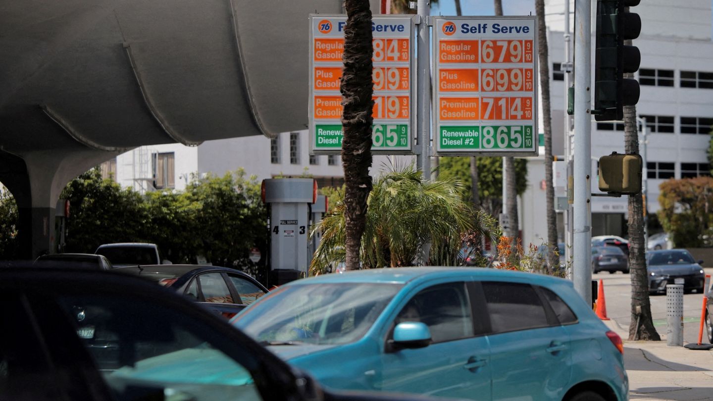 Trump Faces Trouble as Oil Price Exceeds Critical Threshold