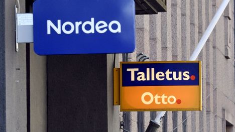 Useita lukijoita harmittaa asiakaspalveluiden ruuhkautuminen sekä lähipalveluiden puute. 