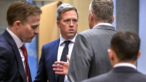 Yhdysvaltojen maavoimaministeri Dan Driscoll johtaa Abu Dhabin neuvotteluja.