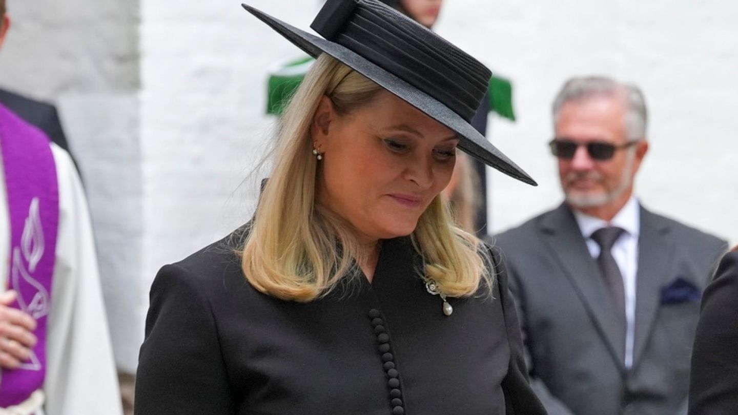 Mette-Marit jää pois töistä yli puoleksi vuodeksi