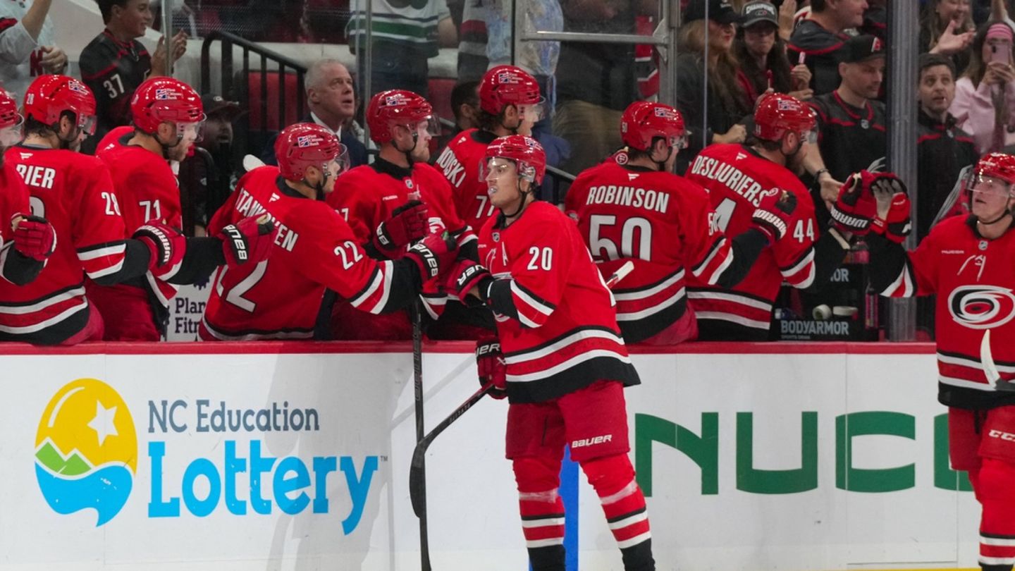 Sebastian Aho nöyryytti 75 miljoonan dollarin NHL-tähteä – selostajat haltioituivat