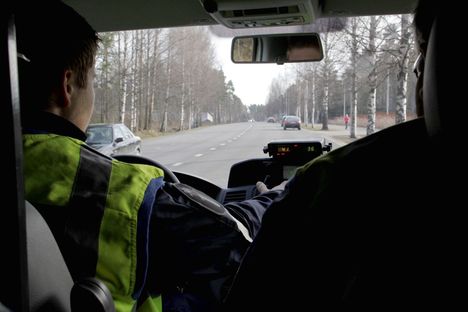 Poliisi voi jatkossa lähettää postitse tai sähköisesti kentällä määräämiään liikennevirhemaksuja.