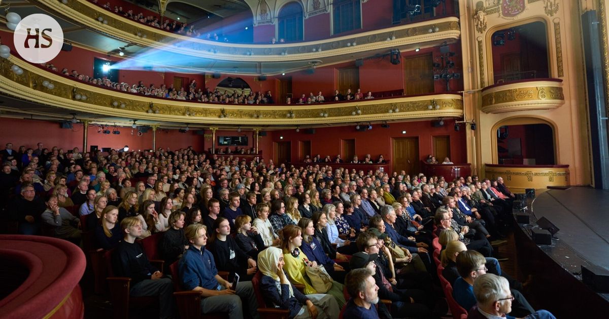 A fake job advertisement was published for the position of director of the National Theatre