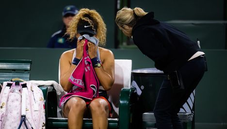 Naomi Osaka romahti kyyneliin kuultuaan ruman huudon katsomosta -  Ilta-Sanomat