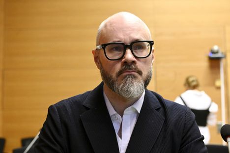 Toimittaja Tuomas Enbuske osallistui Helsingin käräjäoikeuden istuntoon 28. helmikuuta 2025. 