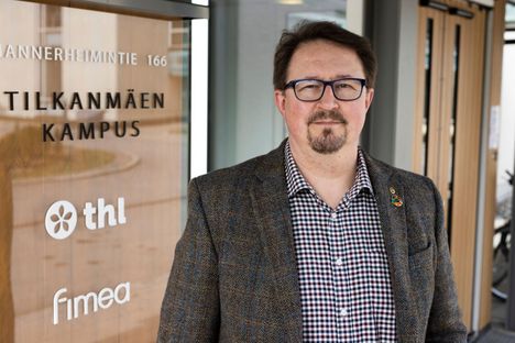 THL:n Terveysturvaajat-osaston johtaja Mika Salminen kertoi muun muassa, että koronarokotteet ovat säästäneet arviolta noin 10 000 ihmisen hengen. 