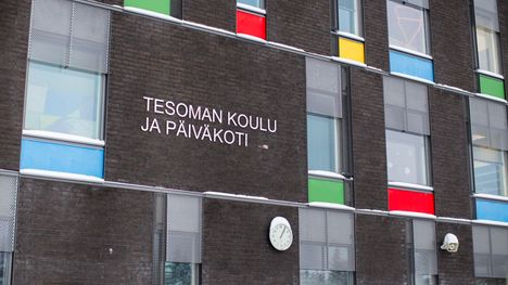 Tesoman koulun rehtori Päivi Ikola sanoo, että väkivaltatilanteet koululla ovat valitettavia yksittäistapauksia.