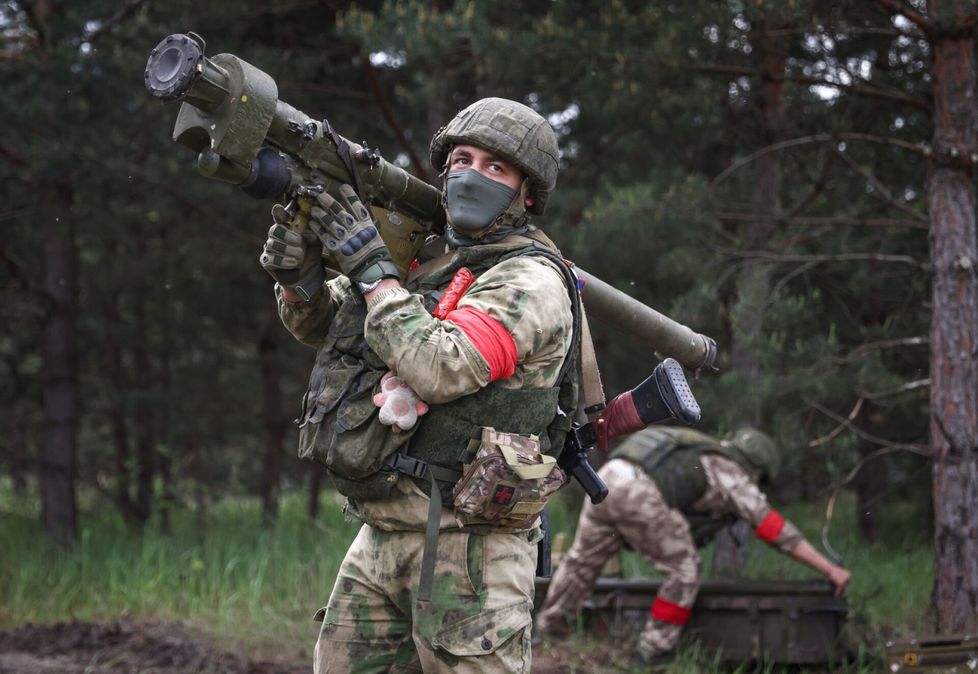 Venäläissotilaat harjoittelivat olalta ammuttavien ilmatorjuntaohjusten käyttöä Krasny Liman alueella Lounais-Venäjällä toukokuun lopussa.