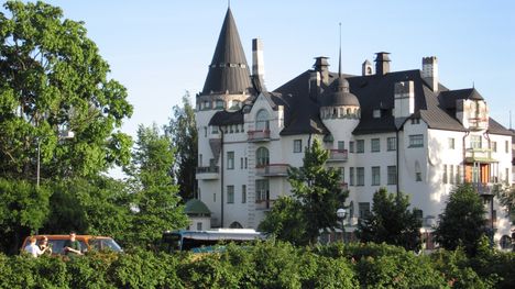 Imatran Valtionhotelli on vuonna 1903 valmistunut jugendlinna, jonka on suunnitellut arkkitehti Usko Nyström.