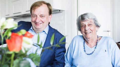 Äiti ja poika näkevät toisiaan vähintään kerran viikossa.