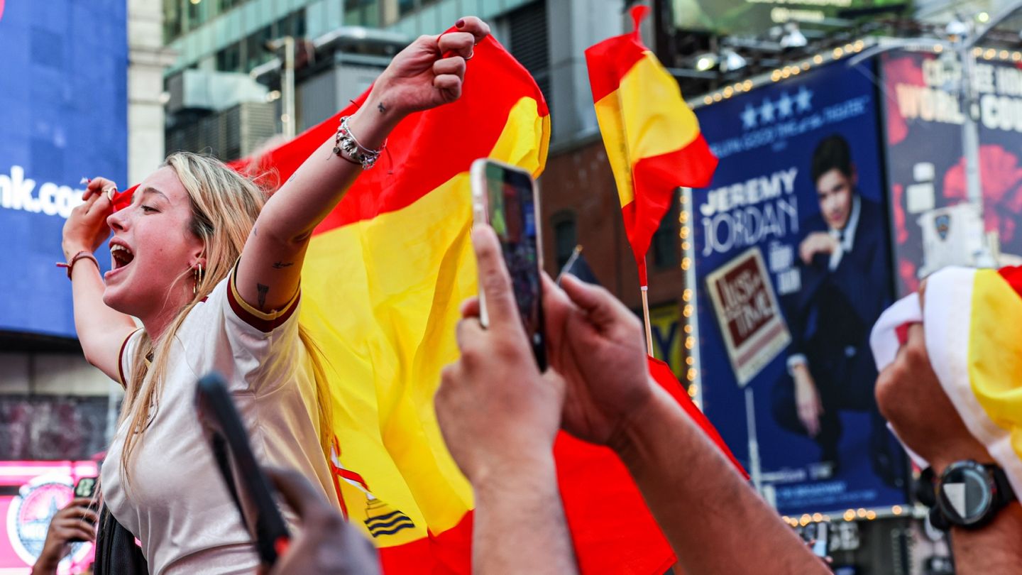 Spain wins World Cup: Fans celebrate in New York