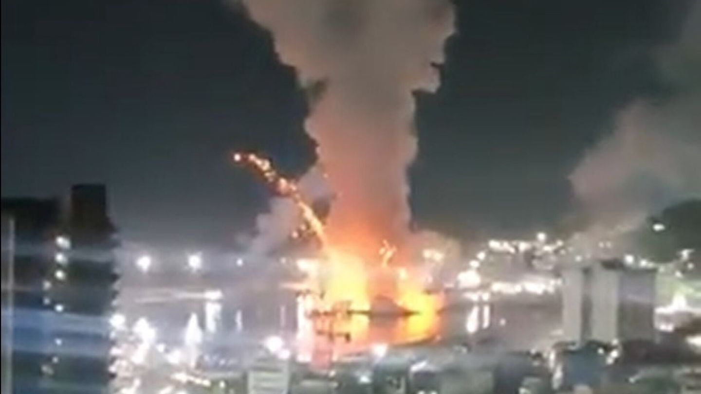 V Caracasu odjeknile silovite eksplozije sredi stopnjevanja napetosti z Združenimi državami Amerike