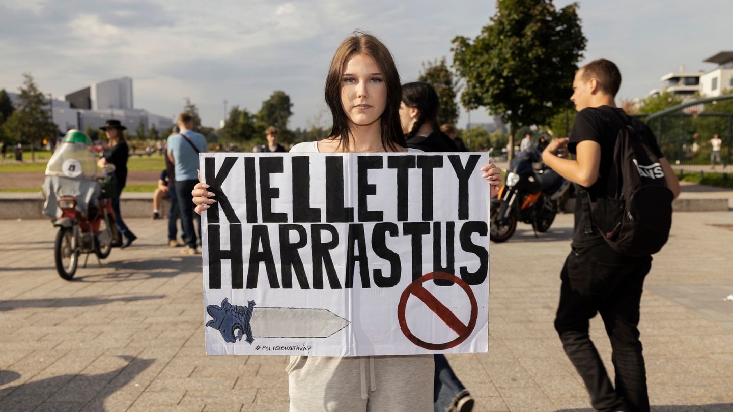 Moped riders protest in Helsinki, citing police distrust and seeking legal hobby events