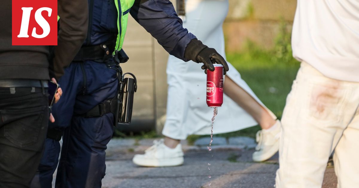 Näin paljon poliisi kaatoi alkoholia maahan päättäjäisissä
